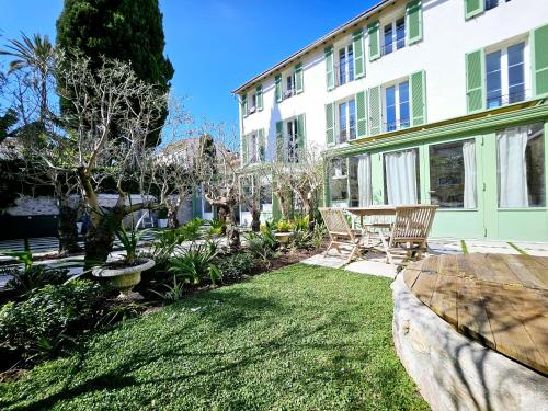 Le Petit Four Jardin - Dans le vieil Antibes