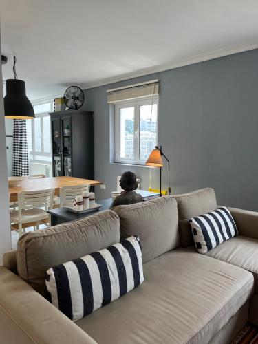 a living room with a brown couch with striped pillows at La Rula in Luarca