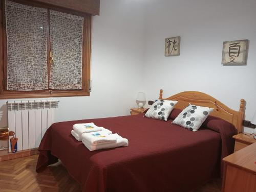 a bedroom with a bed with towels on it at Anguiano Habitaciones rurales con baño privado in Anguiano