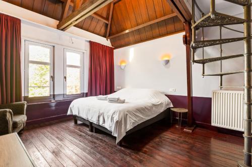 a bedroom with a bed in a room at B&B Baron Osy Suite Four Garden in Antwerp