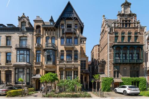 an old building in the city of chicago at B&B Baron Osy Suite Four Garden in Antwerp