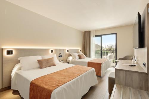 Ένα ή περισσότερα κρεβάτια σε δωμάτιο στο Hotel Best Oasis Tropical