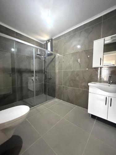 Koupelna v ubytování Luxury Villa with Pool Near Sarimsakli Beach