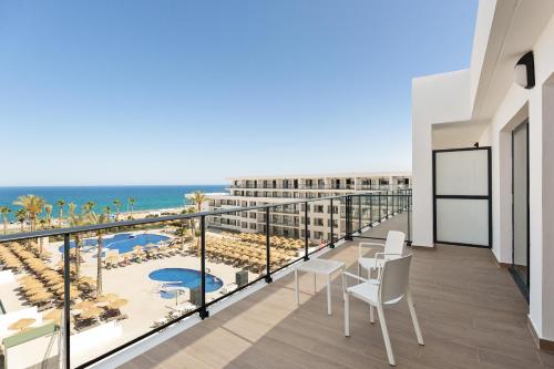 Πισίνα στο ή κοντά στο Hotel Best Oasis Tropical
