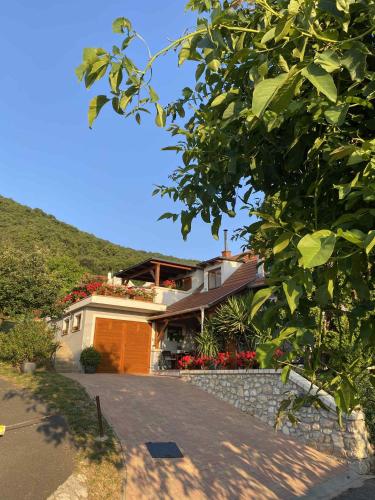Sárkányhegyi Apartman