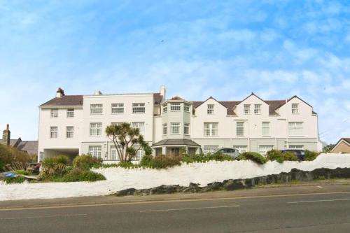 a large white house on the side of the street at The Penthouse at Beach Court in Trearddur