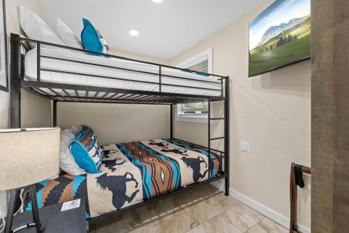 a bedroom with a bunk bed in a room at Custer Gem in Custer