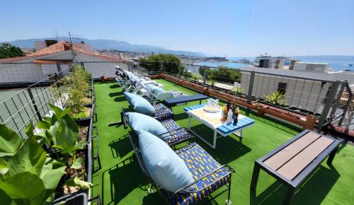 Roof Garden Apt Split Center