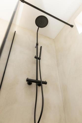 a shower in a room with a black shower head at Sorobon Bay Hotel in Kralendijk