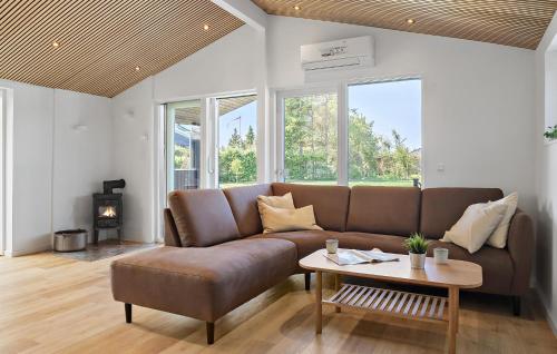 Χώρος καθιστικού στο Gorgeous Home In Hadsund With Wifi