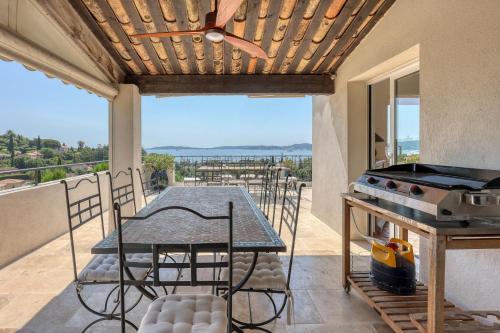 Villa"La Chantyviere" vue Exceptionnelle 180 degrés sur Golf Tropez, accès plage privée