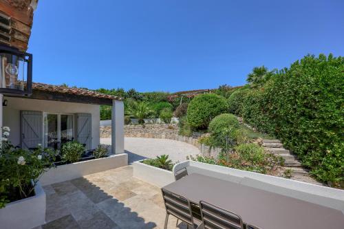 Villa"La Chantyviere" vue Exceptionnelle 180 degrés sur Golf Tropez, accès plage privée