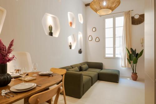 KALLISTE - NEW AC- Old town-Walk to everything - Beach- Restaurants-Supermarkets