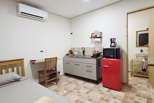 Dapur atau dapur kecil di Estúdio I - completo em Franco da Rocha