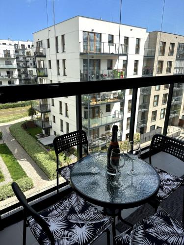 Modern Studio with Balcony, AC & Gym in Wrzeszcz