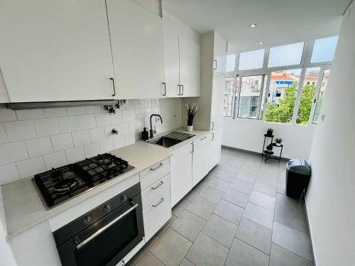 The Crespo House - NO 5F - Central Two-Bedroom Apartment