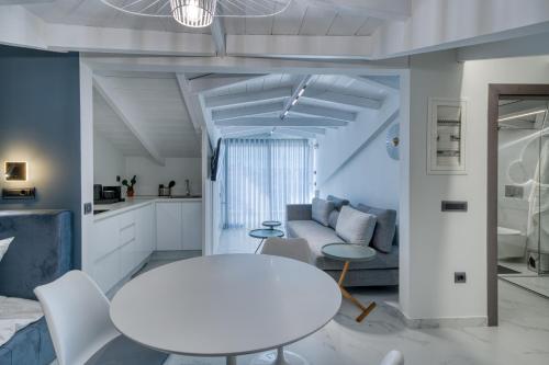 Atico, Luxury Pool Apartments