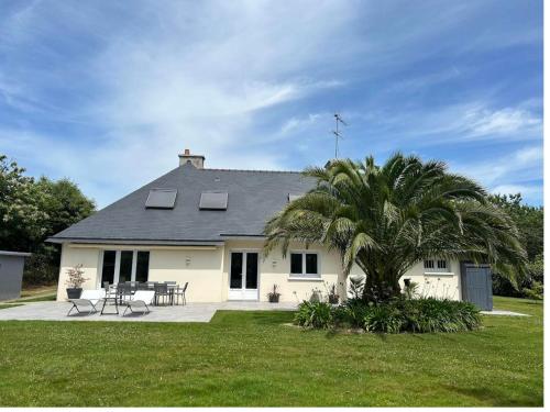 Coat Menhir , Large and welcoming