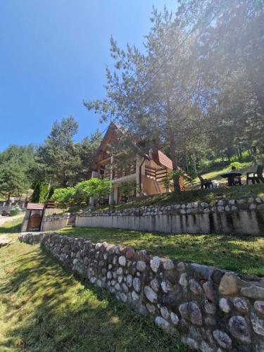 Κήπος έξω από το Vila Borovi