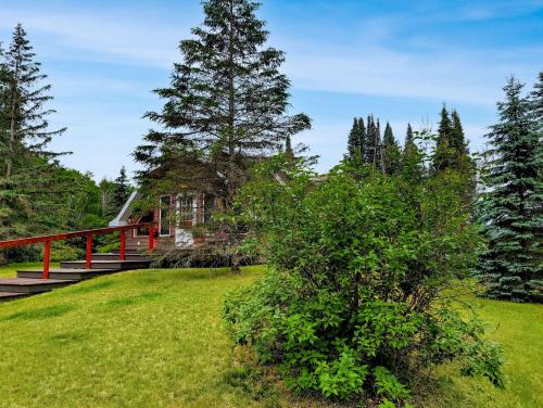 Κήπος έξω από το Harlequin Haven in Boulder Junction WI