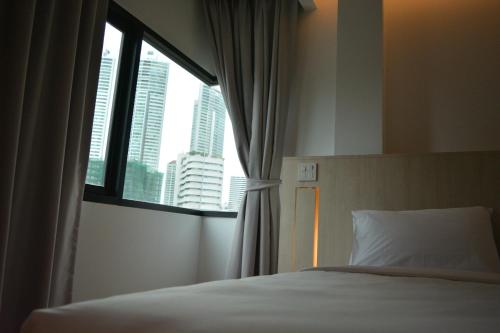 Ένα ή περισσότερα κρεβάτια σε δωμάτιο στο Rezt Bangkok
