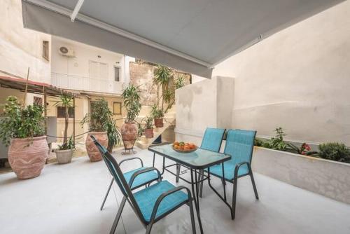 The Courtyard Oasis