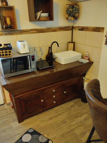 Kuchyň nebo kuchyňský kout v ubytování L'histoire de l'ouest , jacuzzi appartement
