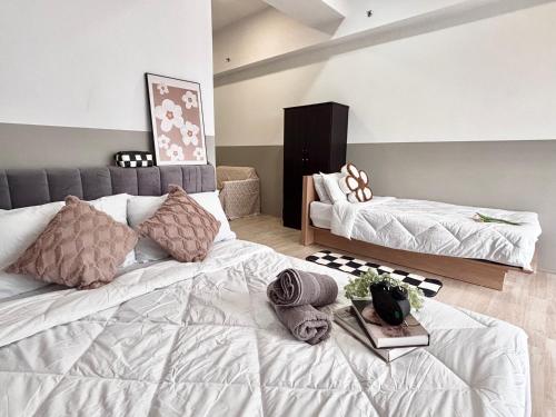 a bedroom with a large white bed and a couch at Pavilion 2 Revol Sky Pool 2-3 pax LS25 in Kuala Lumpur