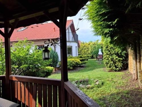 Biały Domek dla 8 osób oraz Domek Sternika dla 4 osób - jezioro, las, wiejski klimat