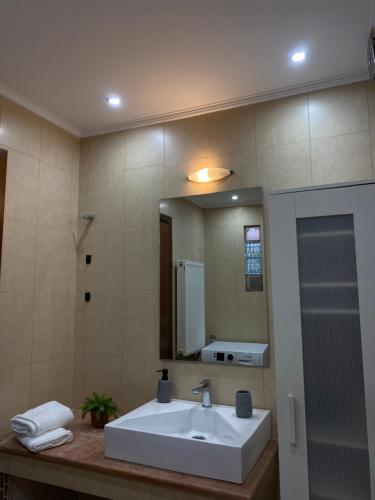 Bilik mandi di StefanoS Blue Horizon