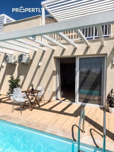 NA5 The Seaside Pool Villaの敷地内または近くにあるプール