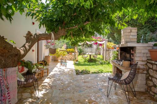 Κήπος έξω από το Kores Villas