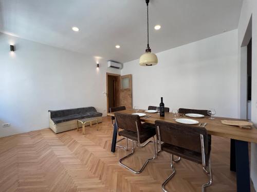 Spacious 2BR Apt in Split Center with Balcony