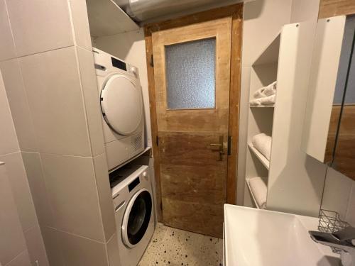 Spacious 2BR Apt in Split Center with Balcony