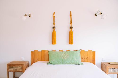 En eller flere senge i et værelse på Just Like Home - Guarda Rios