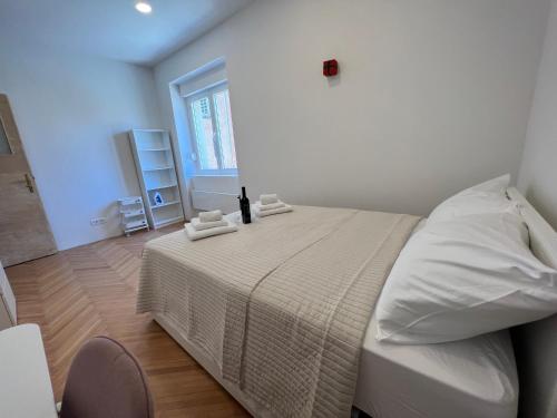 Spacious 2BR Apt in Split Center with Balcony