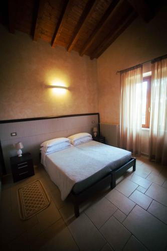 a bedroom with a bed and a window at Casale Elisa Country Hotel in Ladispoli