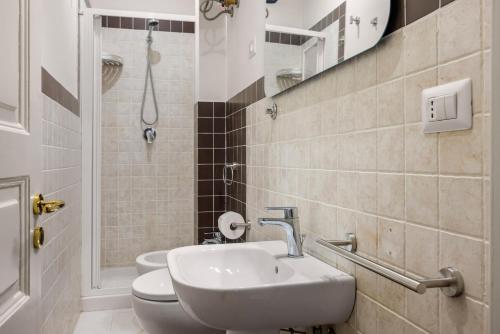 Koupelna v ubytování Le Dimore del Corso Acireale - Sicily Stay, fra Catania, Taormina, il Mare e l'Etna