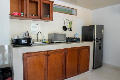 Η κουζίνα ή μικρή κουζίνα στο Rocky Cay Lodging