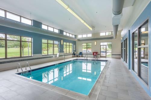 Kolam renang di atau dekat dengan Best Western PLUS University Park Inn & Suites