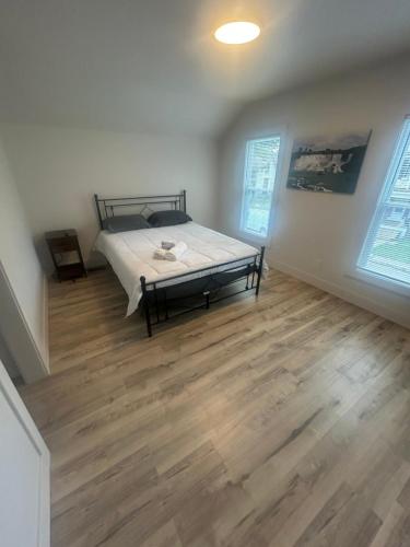 Ένα ή περισσότερα κρεβάτια σε δωμάτιο στο Short Walk to the Falls Newly Renovated 4 Bedroom