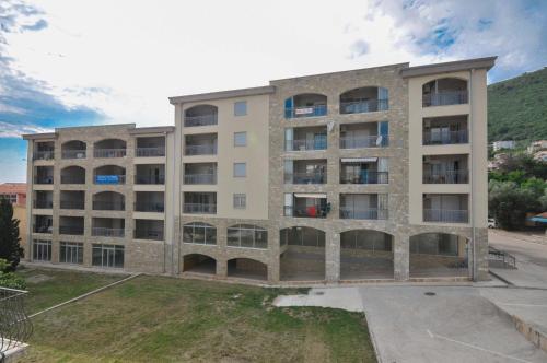 an apartment building with a lot of windows at Seaside Apartments Petrovac in Petrovac na Moru