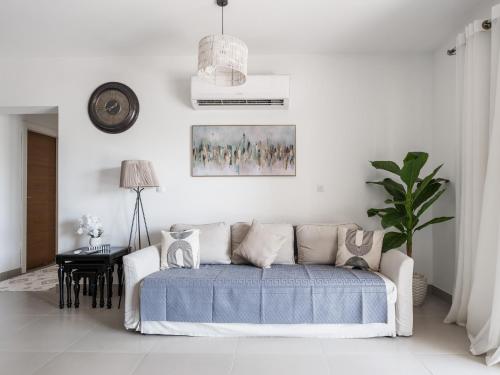 En eller flere senge i et værelse på شاليه مارينا مراسي العلمين الساحل الشمالي