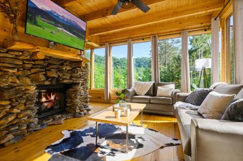 Luxury Lodge and Resort- Hot Tub, Fire Pit, Game Room, Pets photo 13