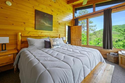 Luxury Lodge and Resort- Hot Tub, Fire Pit, Game Room, Pets photo 14