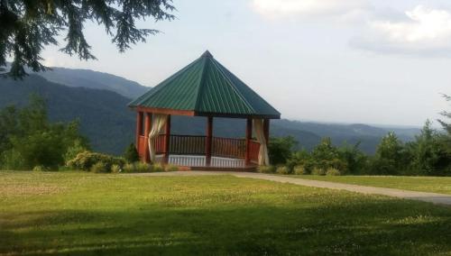Luxury Lodge and Resort- Hot Tub, Fire Pit, Game Room, Pets photo 15