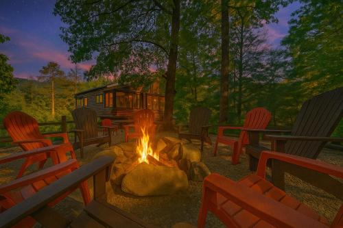 Luxury Lodge and Resort- Hot Tub, Fire Pit, Game Room, Pets photo 11