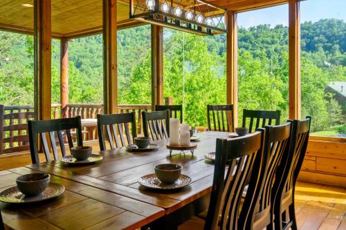 Luxury Lodge and Resort- Hot Tub, Fire Pit, Game Room, Pets photo 25