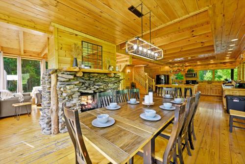 Luxury Lodge and Resort- Hot Tub, Fire Pit, Game Room, Pets photo 27