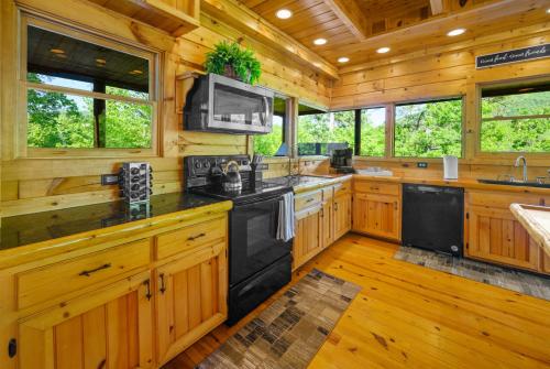 Luxury Lodge and Resort- Hot Tub, Fire Pit, Game Room, Pets photo 31